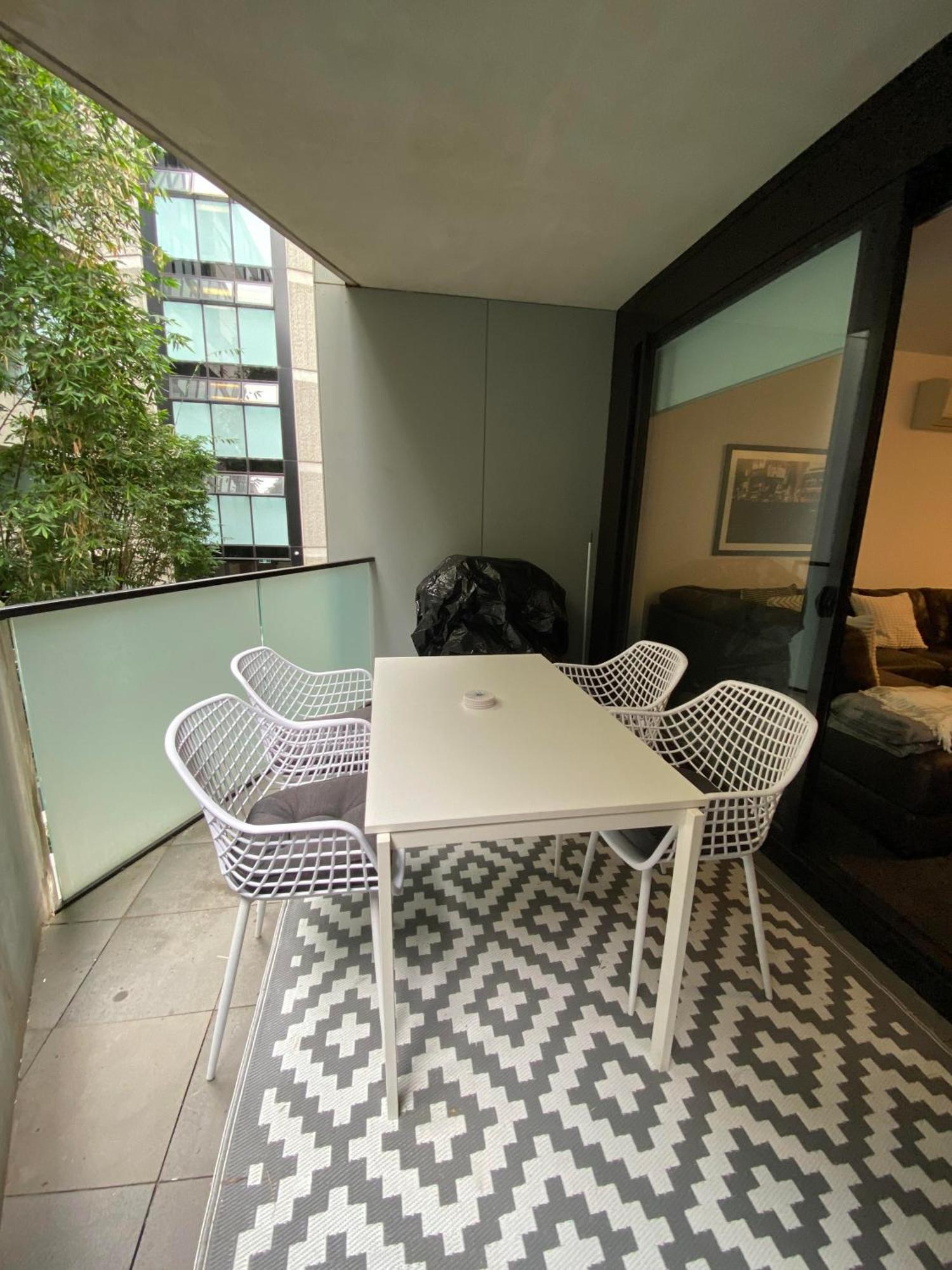 Modern Quiet 1 & 2 Bed Apt Opposite Albert Park Мельбурн Экстерьер фото